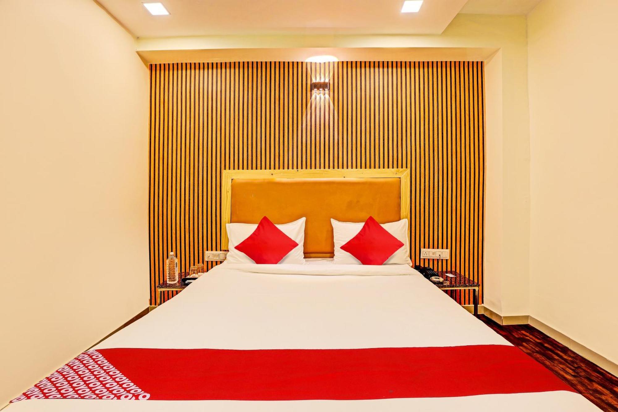 Hotel O Alexa Ahmedabad Bagian luar foto