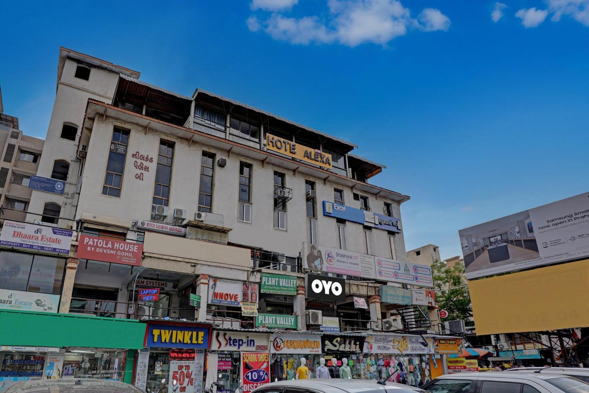 Hotel O Alexa Ahmedabad Bagian luar foto