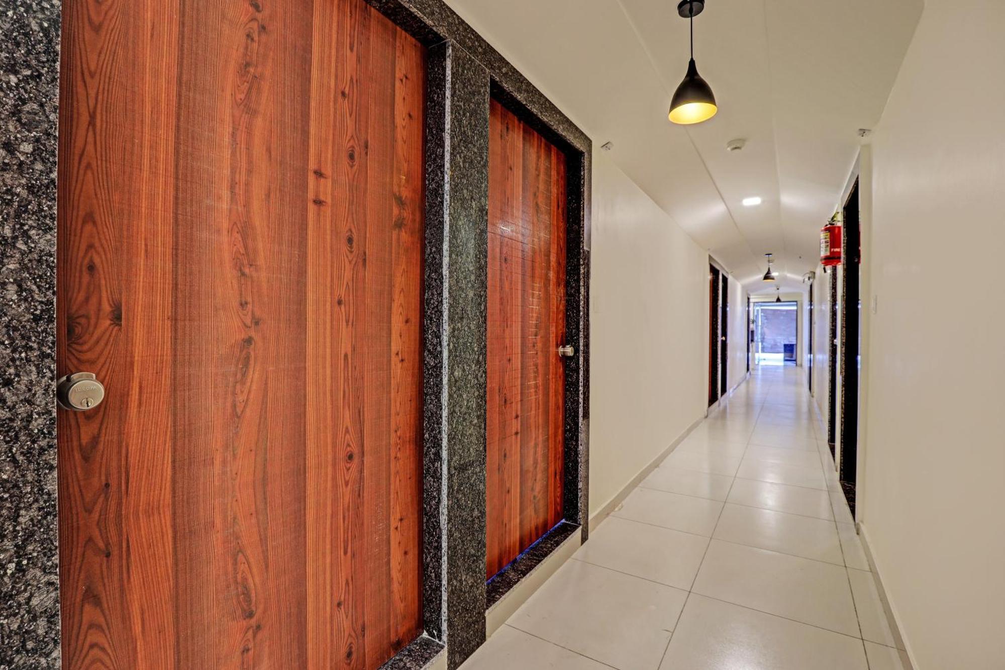 Hotel O Alexa Ahmedabad Bagian luar foto