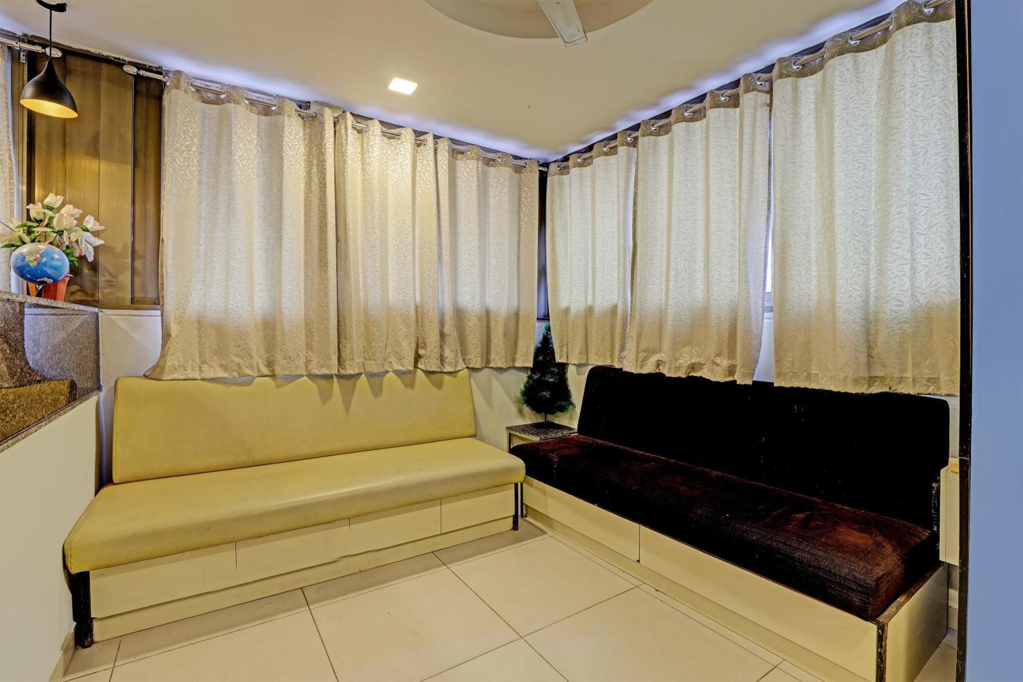 Hotel O Alexa Ahmedabad Bagian luar foto