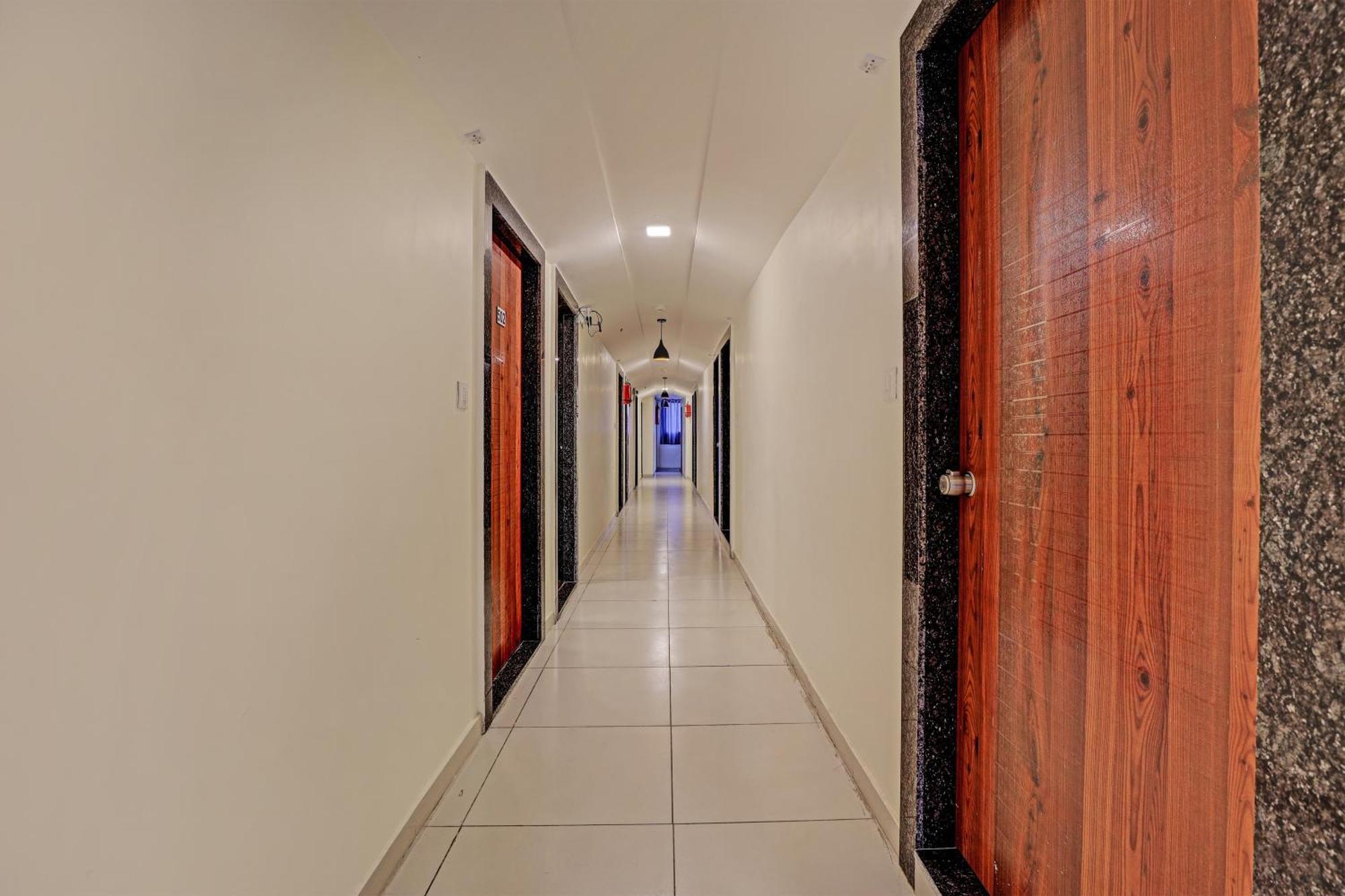 Hotel O Alexa Ahmedabad Bagian luar foto