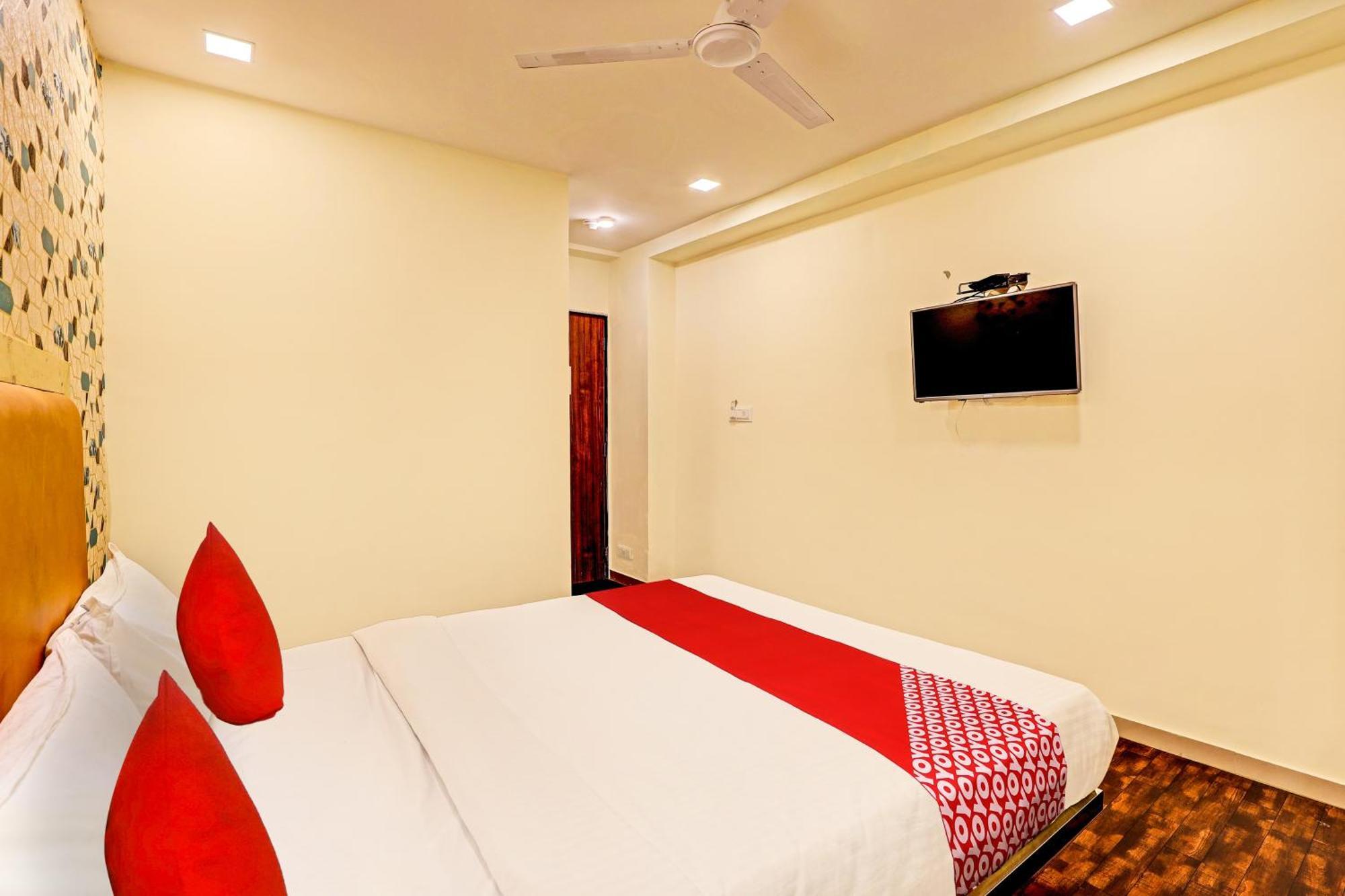 Hotel O Alexa Ahmedabad Bagian luar foto